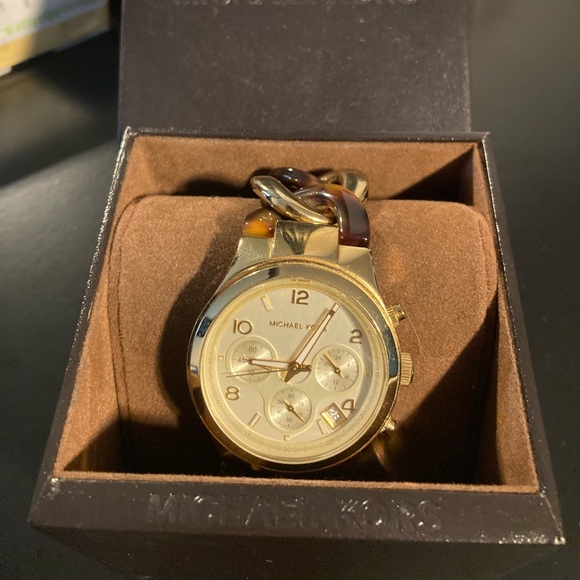 Mk-4222 watch - Picture 2 of 3